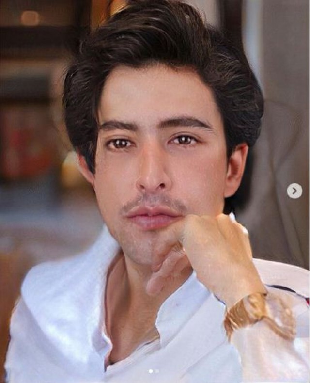 "ศรีริต้า" แปลงโฉมเป็นชาย หล่อมาก!