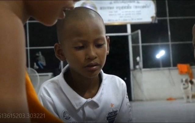 "น้องน็อต - แม่" เข้าวัดหัดท่องตำรา-อบรมวินัยสามเณร