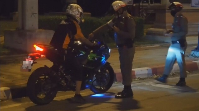 ตำรวจสุพรรณฯ ปิดถนนกวาด 30 โจ๋แว้น
