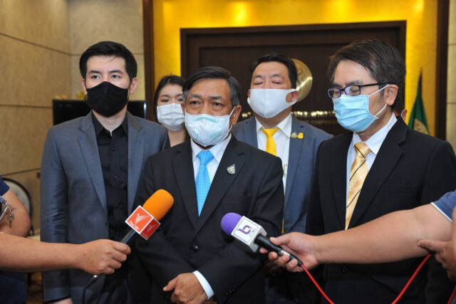 "อลงกรณ์" ยืนยัน 5 ส.ส.ประชาธิปัตย์พบ "พีระพันธ์ุ" ไม่มีนัยยะการเมือง