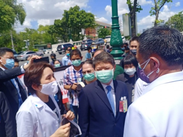 อย่าเปลี่ยนม้าเปลี่ยนแม่ทัพกลางศึกโควิด-19 จี้ย้าย นพ.ชาญชัยกลับ รพ.