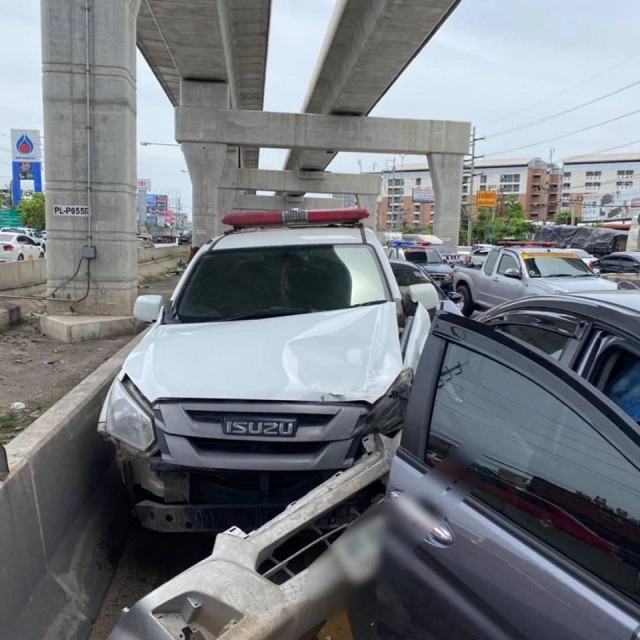 ชนกันวินาศสันตะโร 10 คันรวด