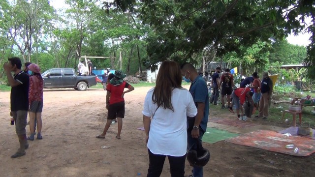 จับบ่อนไฮโลโนนสัง รวบ 17 นักพนันไม่สน พ.ร.ก.ฉุกเฉิน