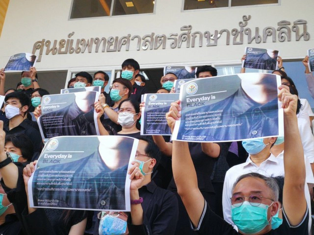 อย่าเปลี่ยนม้าเปลี่ยนแม่ทัพกลางศึกโควิด-19 จี้ย้าย นพ.ชาญชัยกลับ รพ.