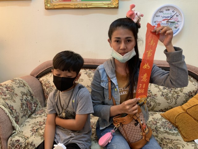 คึกคักคอหวยแห่ขอโชคไอ้ไข่ วัดโปรยฝน คลอง11