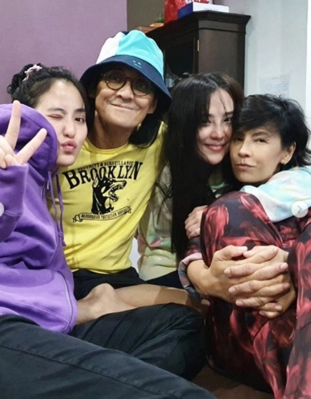 "เปิ้ล หัทยา"เผยคลิปวินาทีสุดเศร้า"ลูกหนุน-ลูกหนัง"ร้องเพลงโปรดพ่อตั้ว