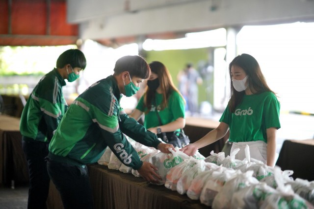 แกร็บผนึกพันธมิตรแจกถุงยังชีพพาร์ทเนอร์คนขับ 40,000 ชุด