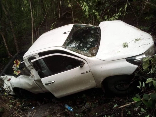 กระบะตกสะพานห้วยตอง คนขับรอดปาฏิหาริย์