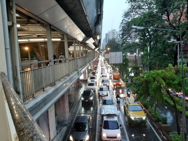 กรุงเทพฯอ่วม ฝนตกรถติด... หลายพื้นที่