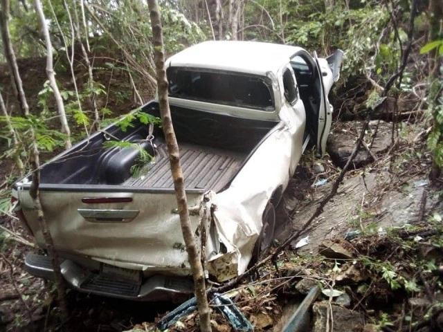 กระบะตกสะพานห้วยตอง คนขับรอดปาฏิหาริย์