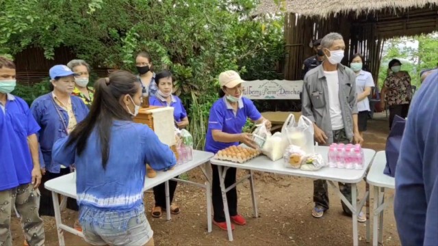 คนแพร่น้ำใจงาม ช่วยสาวโปแลนด์ กลับประเทศไม่ได้