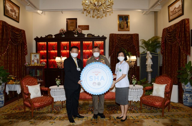 ททท.มอบตราสัญลักษณ์ SHA ให้ "พระบรมมหาราชวัง"
