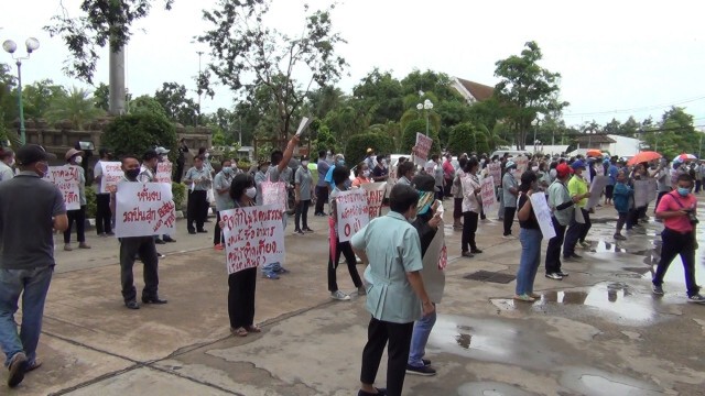 อสม.ลุกฮือ ไล่ผู้อำนวยการโรงพยาบาลหนองบัวลำภู