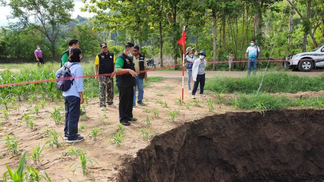 นักธรณีวิทยา เข้าตรวจสอบหลุมยุบแล้ว!!