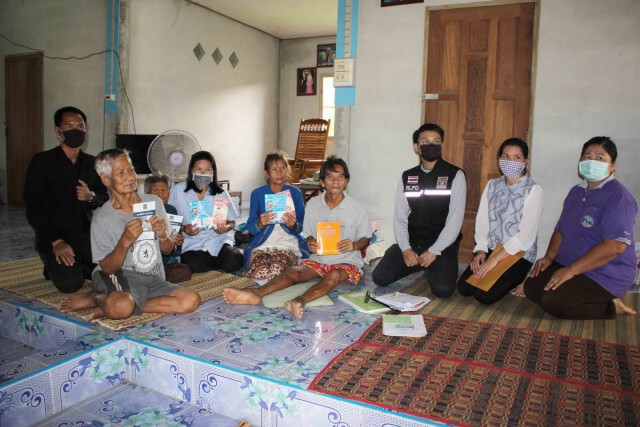 ลุงร้องตำรวจไล่จับคนร้าย ถูกรถชนอาการสาหัส ไร้เหลียวแล