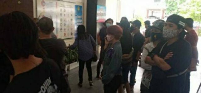 กลุ่มนักดนตรีกลางคืนบุกร้อง 'บิ๊กตู่' ขออาชีพคืนเลี้ยงปากเลี้ยงท้อง