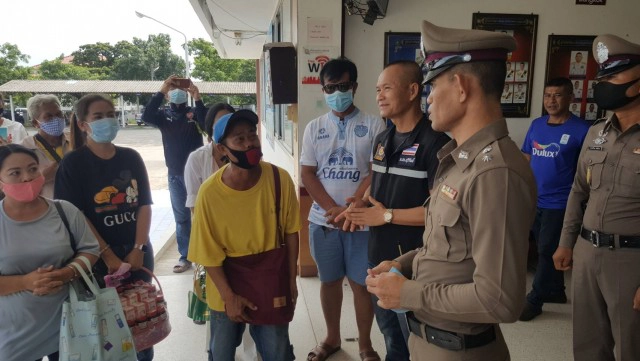 เหยื่อเต็นท์รถสูญเงินกว่า 22 ล้าน บุกโรงพักจี้ตำรวจเร่งรัดคดี