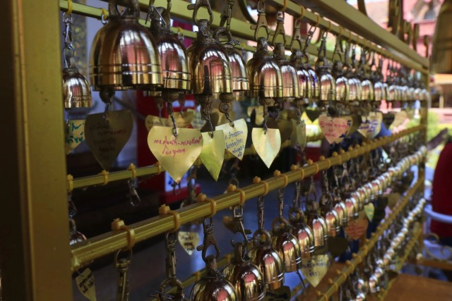 ศุกร์ (สุข) ละวัด วัดพระธาตุหริกุญชัย