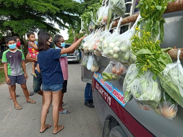 'รถพุ่มพวง’ มาแล้ว ‘ปันสุขถึงบ้าน’ เราจะขอเป็นสะพานบุญ ทำต่อเนื่องต่อไป