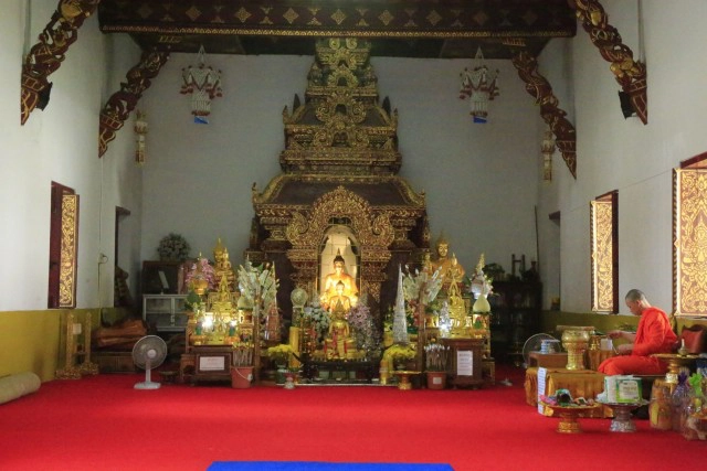 ศุกร์ (สุข) ละวัด วัดพระธาตุหริกุญชัย