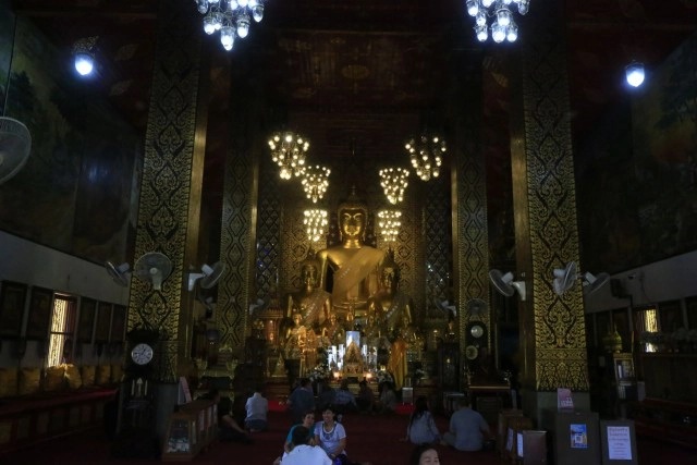 ศุกร์ (สุข) ละวัด วัดพระธาตุหริกุญชัย