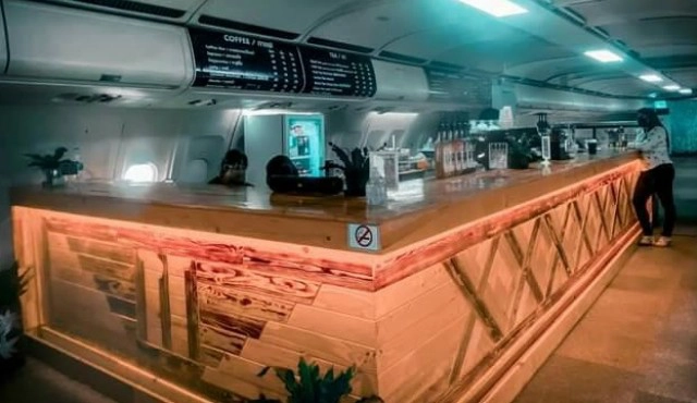 "คาเฟ่- Airbus 330" Coffee War