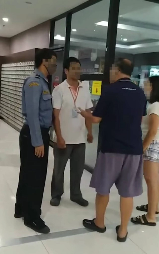 ลูกบ้านคอนโดหัวร้อน โดนเตือนให้ใส่แมสก์ โวยลั่น เป็นแค่รปภ.