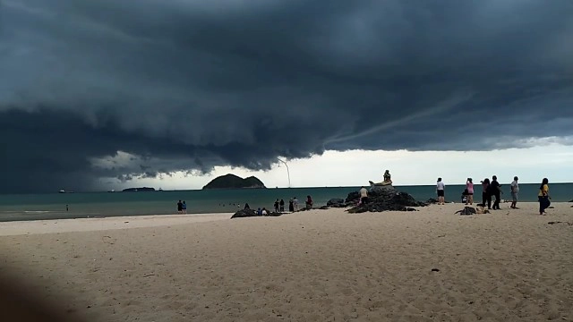 ตื่นตะลึง พายุงวงช้าง ทะเลสงขลา