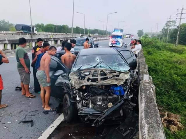 ขับเก๋งหลับใน เสยท้ายบรรทุกดับ4ศพ