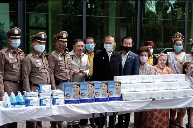 อดีตรอง ผบ.ตร.มอบหน้ากากอนามัย Face Shield แอลกอฮอล์ ให้กับสื่อมวลชน