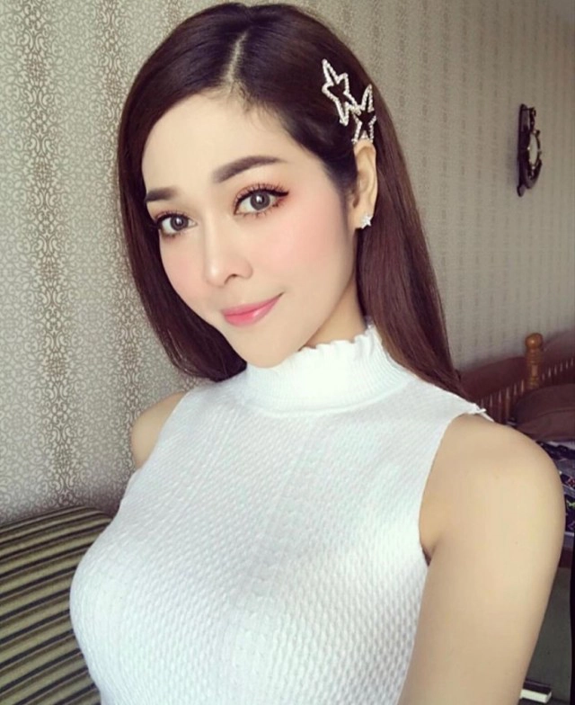 "จูน นาตาชา"  แจงไม่เคยกุ๊กกิ๊ก "แน็ก ชาลี"นอกจอ ยันเป็นแค่เพื่อน