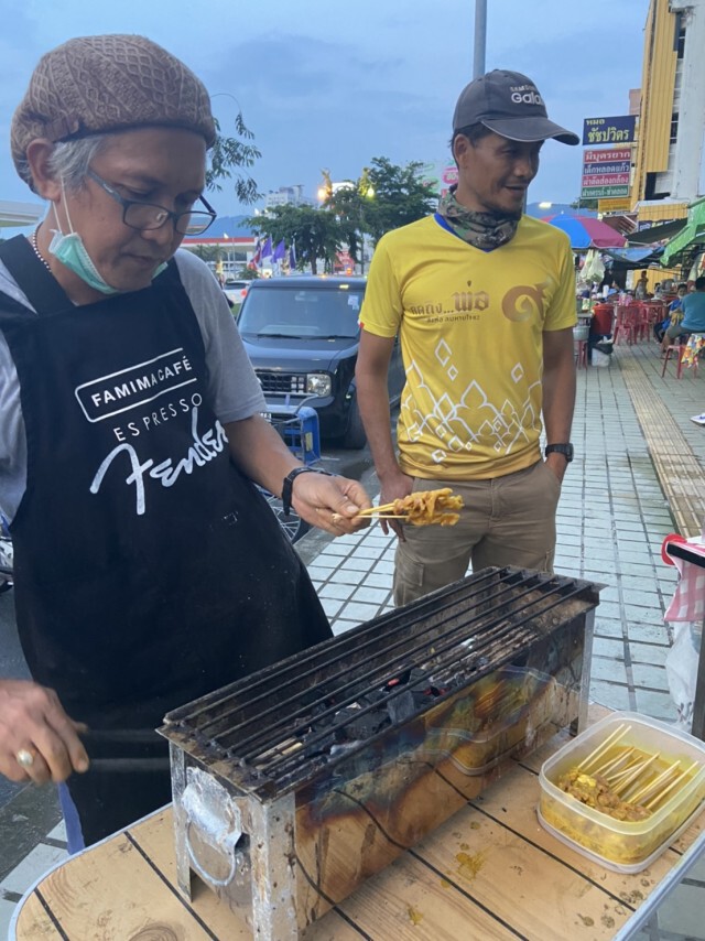 "นักดนตรี" ขายหมูสะเต๊ะ รอปลดล็อกสถานบันเทิง