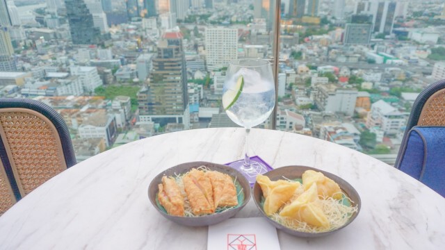 หลังปลดล็อคหาจุดเช็คอิน ลอง "เย่า รูฟท็อป บาร์" กินติ่มซำบนฟ้า