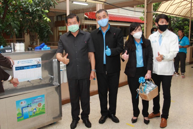 ปลอดโควิด! กปน.ล้างถังพักน้ำโรงอาหาร- ตู้กดน้ำ ก่อนเปิดเรียน