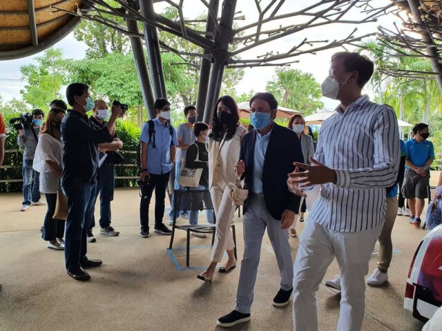 มอบสัญลักษณ์ SHA มาตรฐานความปลอดภัย สุขอนามัย จาก ททท.