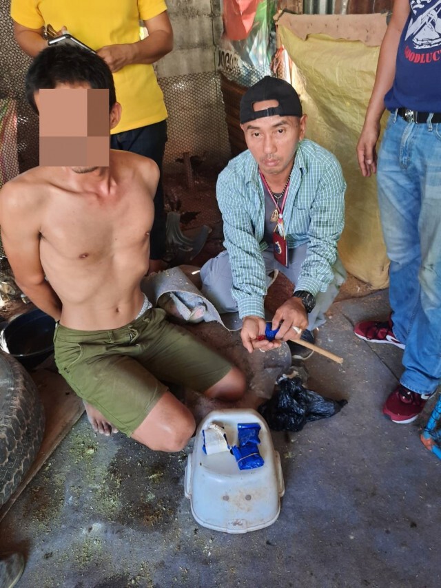 รวบ 2 พ่อค้ายาเสพติดพร้อมอาวุธปืนเพียบ