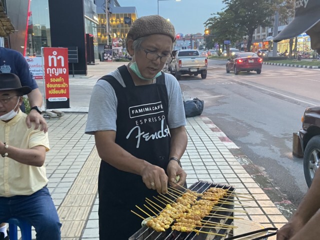"นักดนตรี" ขายหมูสะเต๊ะ รอปลดล็อกสถานบันเทิง