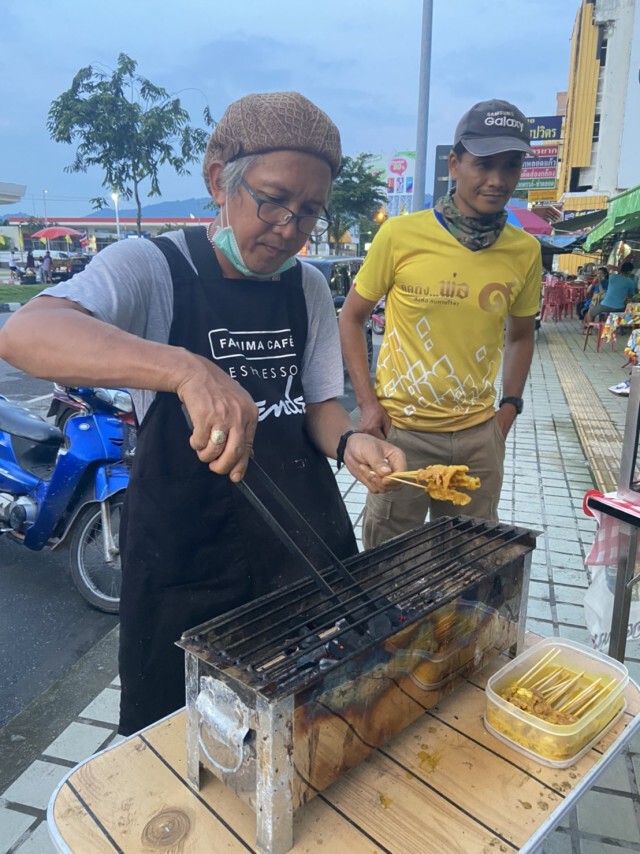 "นักดนตรี" ขายหมูสะเต๊ะ รอปลดล็อกสถานบันเทิง