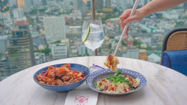 หลังปลดล็อคหาจุดเช็คอิน ลอง "เย่า รูฟท็อป บาร์" กินติ่มซำบนฟ้า