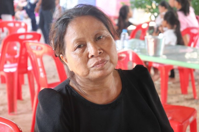 ผู้กองบอย ร่ำไห้ กราบศพ "น้องนิ่ม"