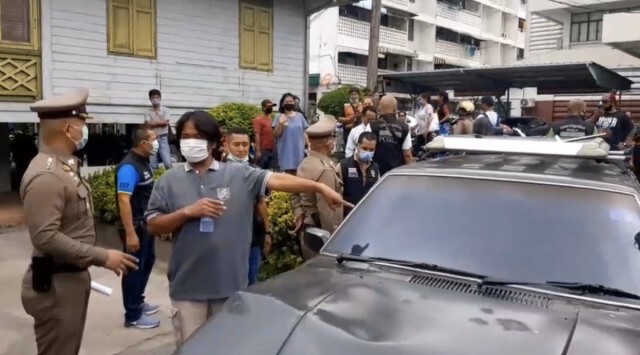 สามีสาวท้องปรี่เข้าไปต่อยผู้ต้องหาช่างซ่อมรถ ขับเก๋งชนจยย.เมียดับ