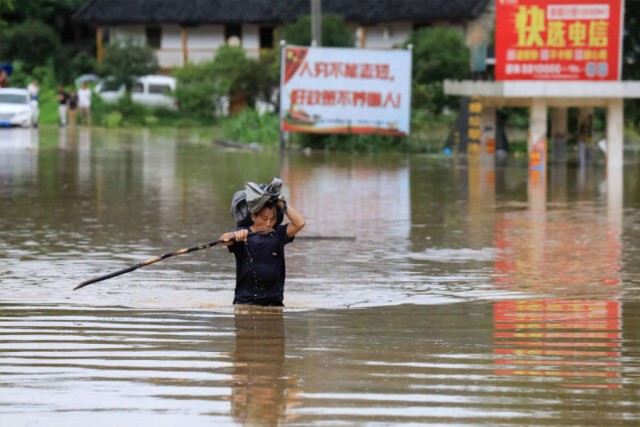 จีน เผชิญน้ำท่วมใหญ่สุดในรอบ 98 ปี ปชช.กว่า 18ล้าน ไร้ที่อยู่