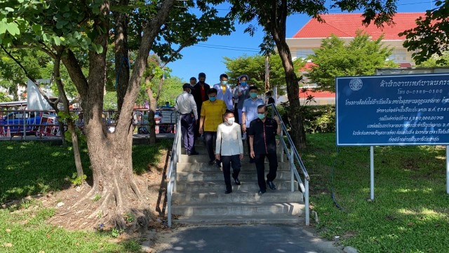 ผู้ว่านนท์ตรวจพื้นที่ออกกำลังกาย เทศบาลนครนนทบุรี ติดตั้งกล้องวงจรปิดเพิ่ม