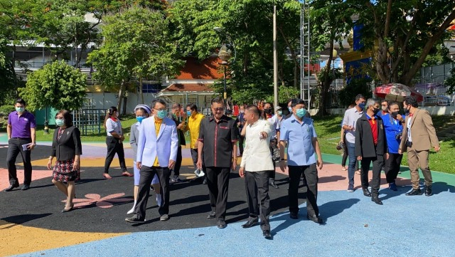 ผู้ว่านนท์ตรวจพื้นที่ออกกำลังกาย เทศบาลนครนนทบุรี ติดตั้งกล้องวงจรปิดเพิ่ม