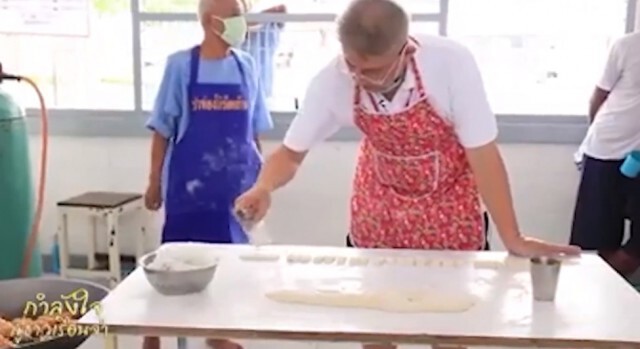 "สรยุทธ" เรียนทำปาท่องโก๋ 100 ล้าน! ของโปรด ในเรือนจำ (มีคลิป)