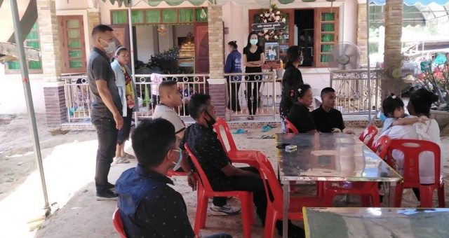 ผู้กองบอย ร่ำไห้ กราบศพ "น้องนิ่ม"