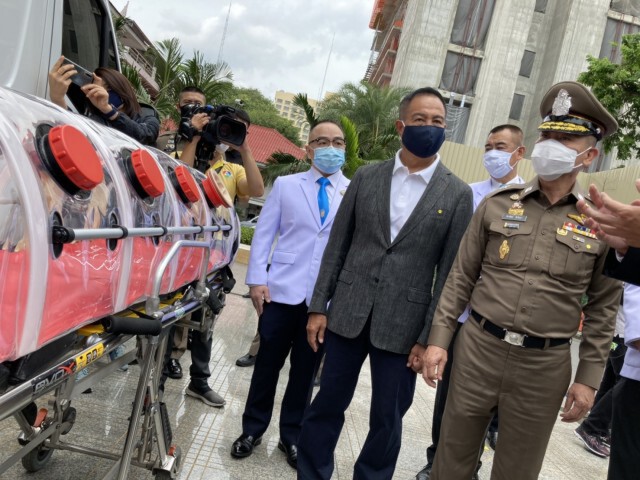 'สมยศ พุ่มพันธุ์ม่วง' อดีตผบ.ตร. มอบรถฉุกเฉินฯ แก่รพ.ตำรวจ
