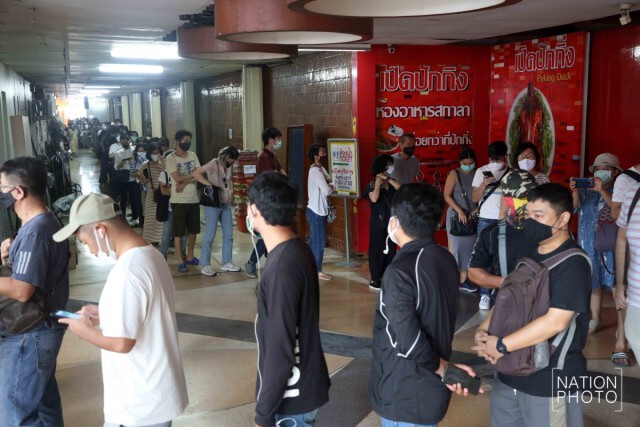 แห่ซื้อตั๋วอำลา "สกาลา" ปิดตำนาน 51 ปี ราชาโรงหนังแห่งสยาม
