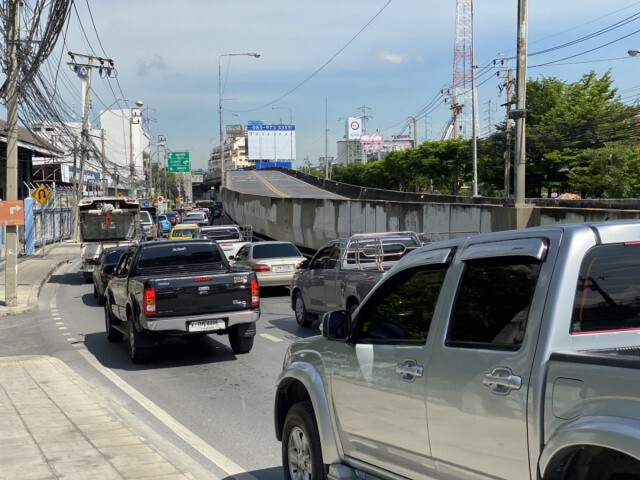 สภาพจราจร! ปิดสะพานข้ามแยกพัฒนาการวันแรก