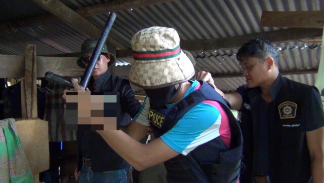 เขยโหดโดนพ่อตากีดกันไม่ให้พบภรรยา แอบย่องทำร้ายพ่อตา ดับคากระท่อมนา